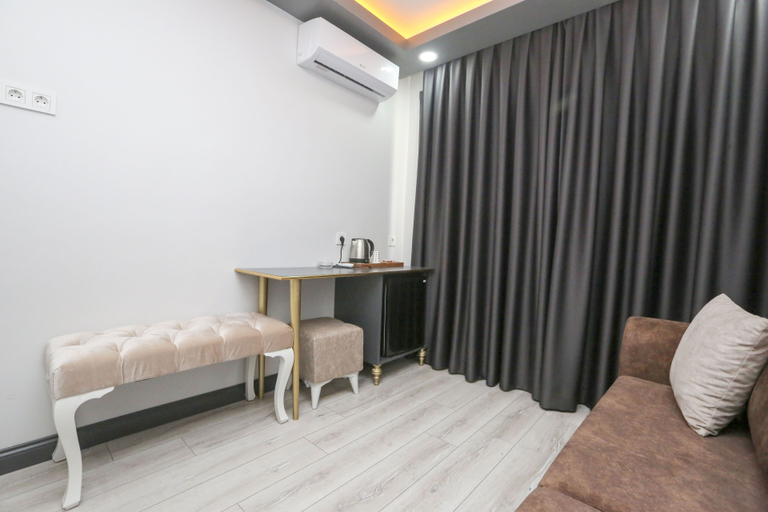 Others 5, Dnz Thetaximx Hotel, Beyoğlu