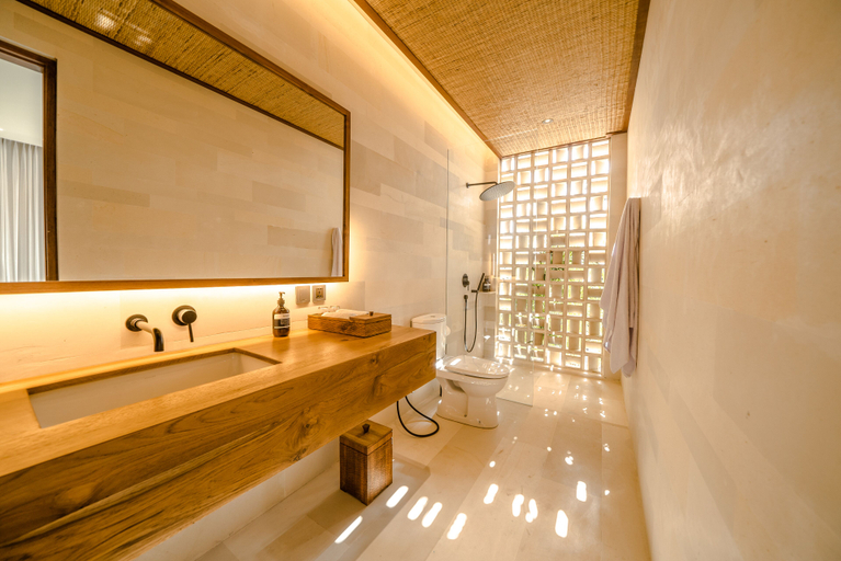 Bathroom 4, Uma Berawa Villa, Badung