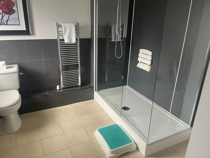 Bathroom 3, The Moorings, Durham