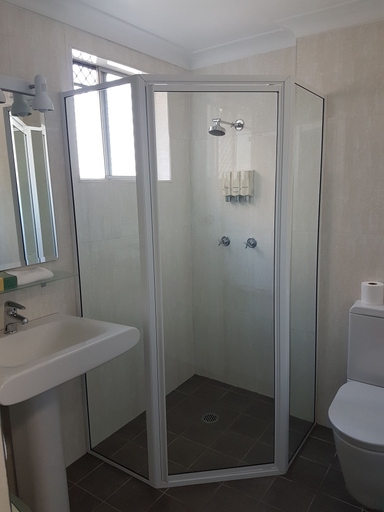 Bathroom, Mid City Motor Inn, Singleton