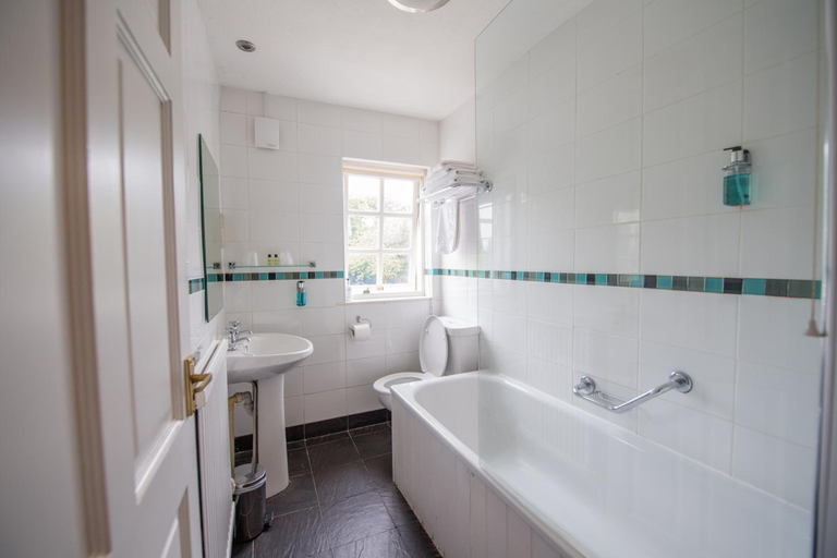 Bathroom 4, Thomas Arms, Carmarthenshire