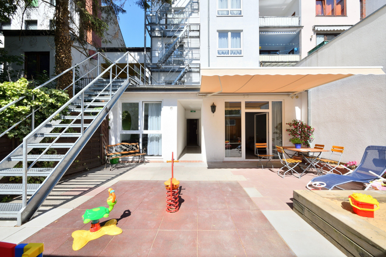 Exterior & Views