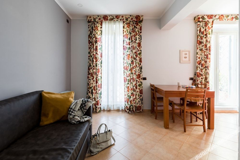 Others 4, Crosti Apartments, Rome