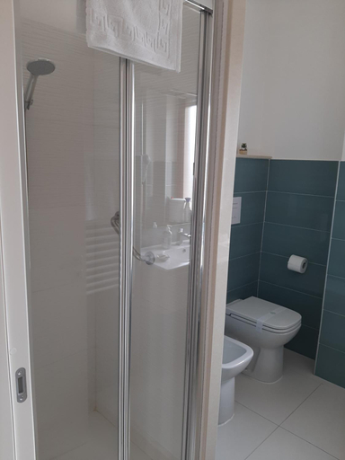 Bathroom 2, My Comfort Suite, Napoli