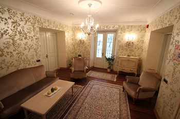 Others 4, Padise Manor, Padise