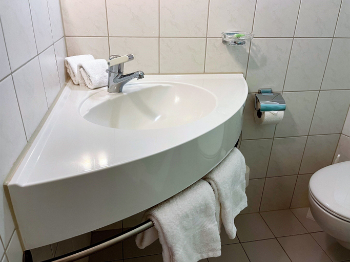 Bathroom 3, Bernina Bed and Breakfast, Prättigau/Davos
