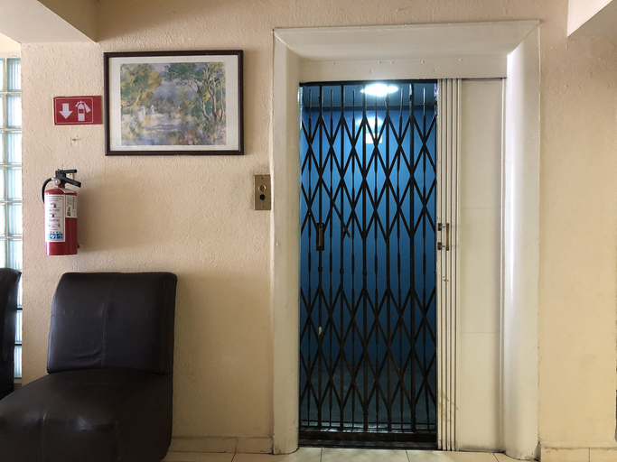 Others 5, Hotel Regis, Monterrey