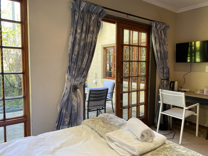 Others 5, Tuscan Rose, City of Johannesburg