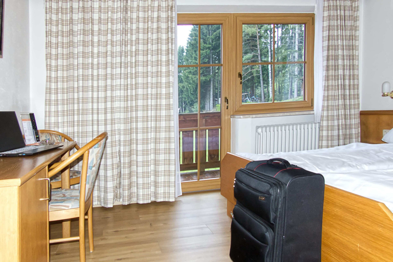 Bedroom 3, Hotel zur Linde, Cham