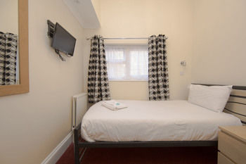 Guestroom 2, Golden Strand Hotel, London