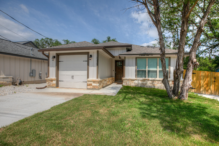 Exterior 3, Pristine 3-bedroom Home Near Canyon Lake!, Comal