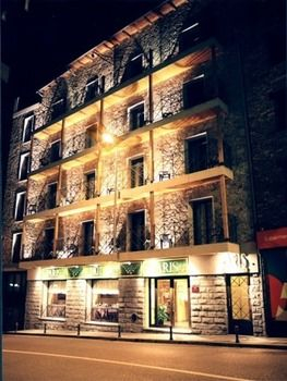 Others 5, Hotel París