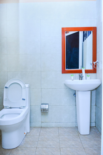 Bathroom 3, MARKDON VILLAGE HOTEL, Dodoma Urban