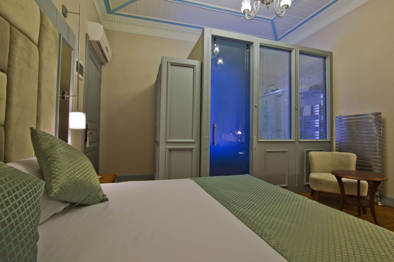 Bedroom 4, No 2 Hotel By Şükrü, Adalar