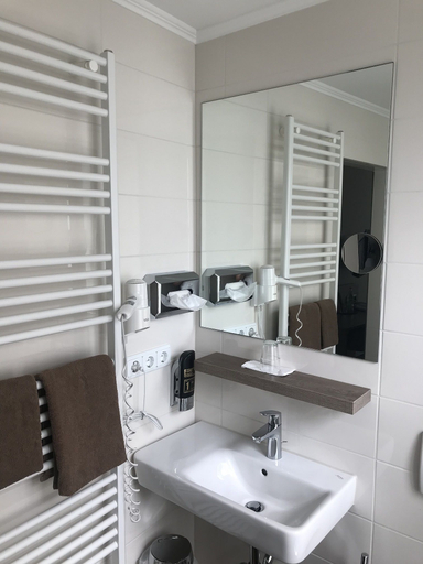 Bathroom 5, Mayerhofer - Hotel - Restaurant - Partyservice - Tagung, Passau