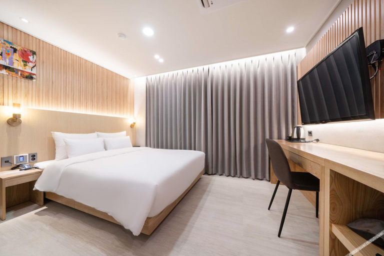Bedroom 4, Busan Suyeong Hotel River, Suyeong