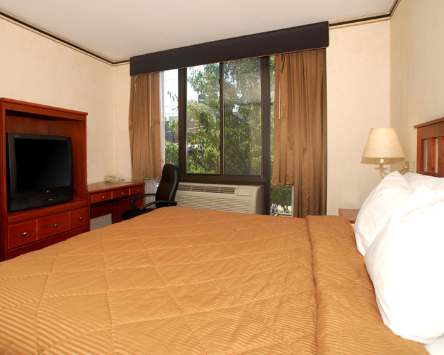 Bedroom 2, Crescent Hotel , New York