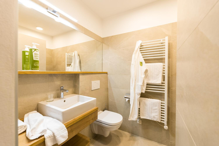 Bathroom 2, Berghotel Tyrol, Bolzano