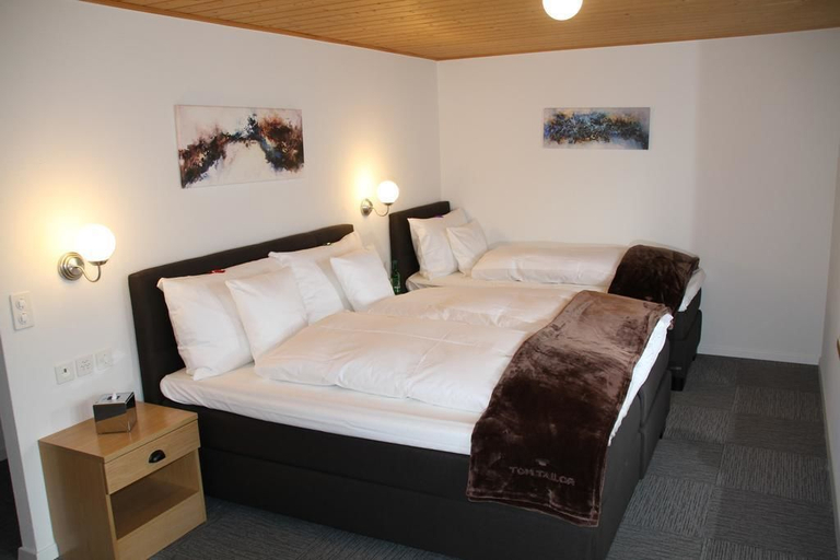Others 4, Hotel Sonnenhalde, Albula