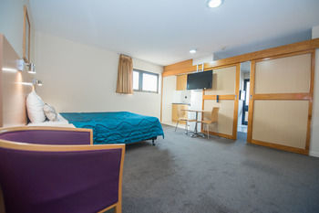Others 3, Airolodge International Motel, Hamilton