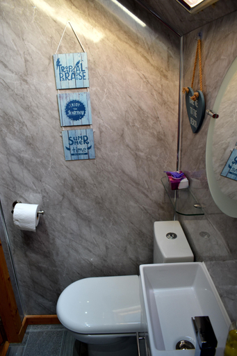 Bathroom 3, Lycia Rooms +, Highland