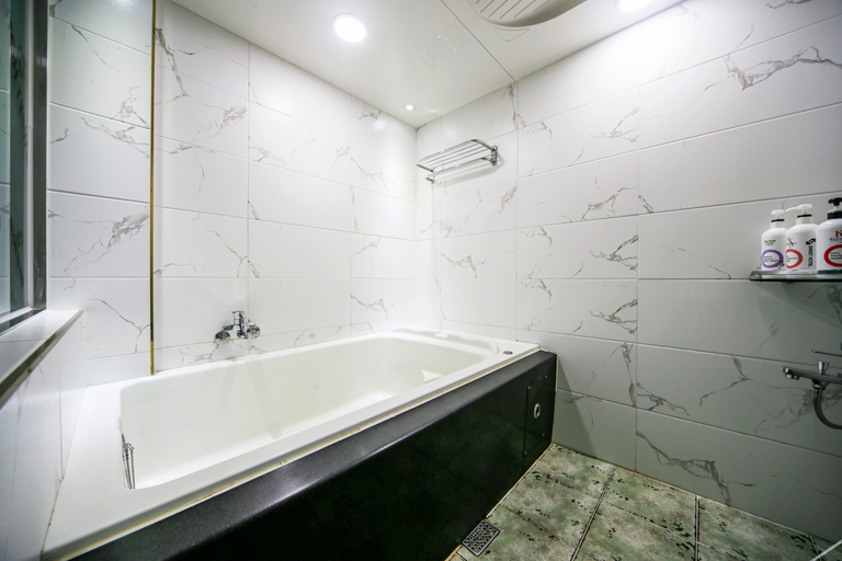 Bathroom 5, Daegu Gyeongbuk University Sweet Hotel, Buk