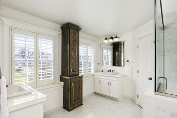 Others 3, Oak Street Mansion, Kansas City