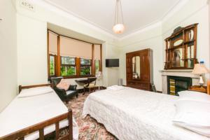Others 2, East Sydney Hotel, Sydney