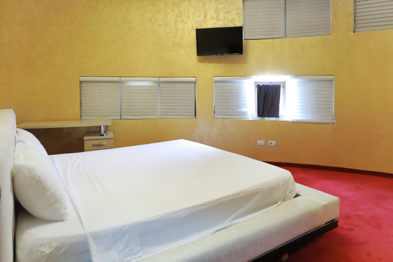 Others 2, Gjuta Hotel, Tiranës