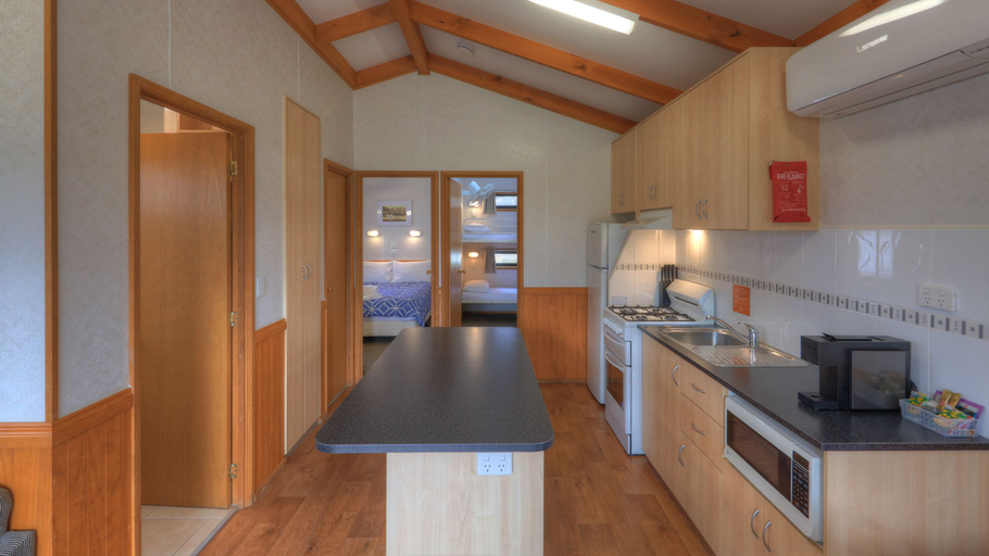 Others 3, Myrtleford Holiday Park, Alpine- West