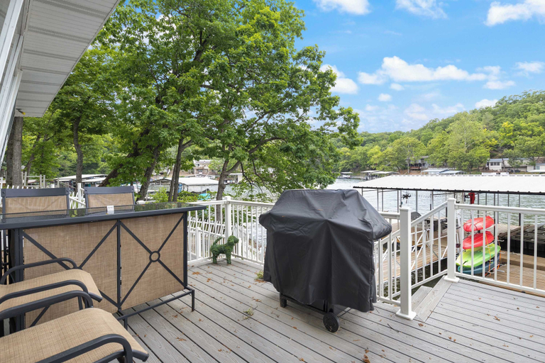 BBQ/picnic area, Cozy Lake House With Dock, Camden