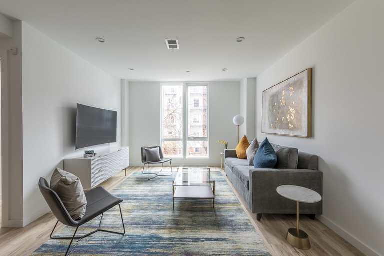 Room 4, Stylish 3BR Retreat w Private Deck Near NYC, Hudson