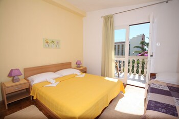 Others 2, Apartmani Kovačić, Makarska