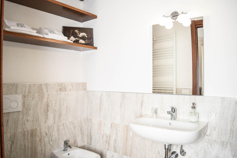 Bathroom 4, Casa di Sofia Città Alta, Bergamo