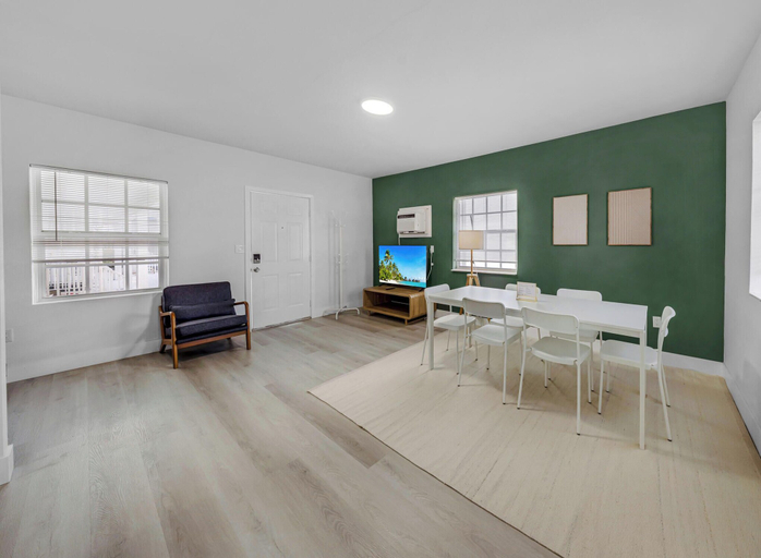 Interior 4, Comfy 1-Bedroom - Steps from Miami Beach, Miami-Dade
