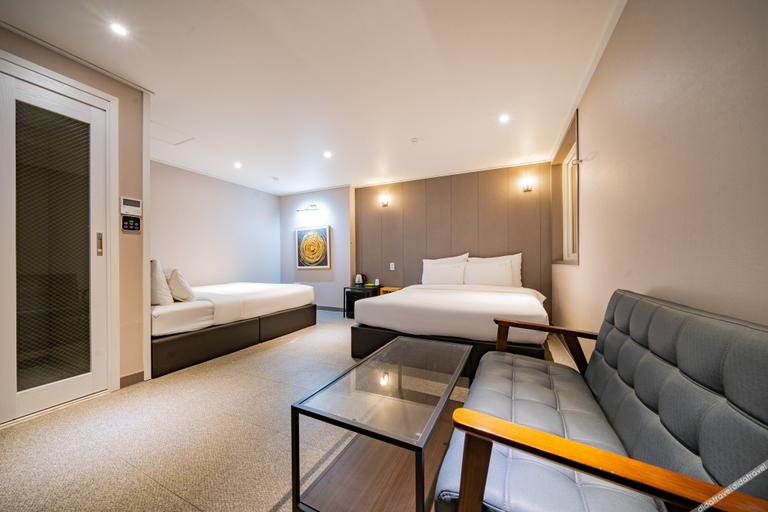 Bedroom 4, Busan Gwangalli Y, Suyeong