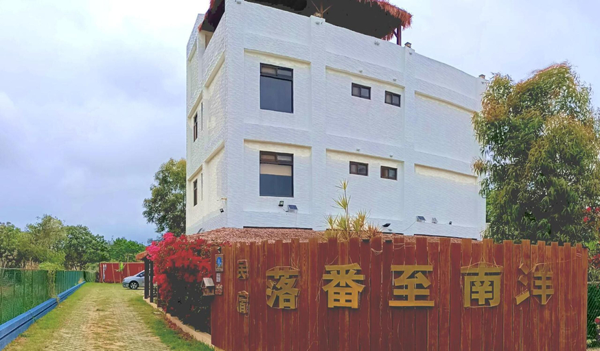 Exterior & Views