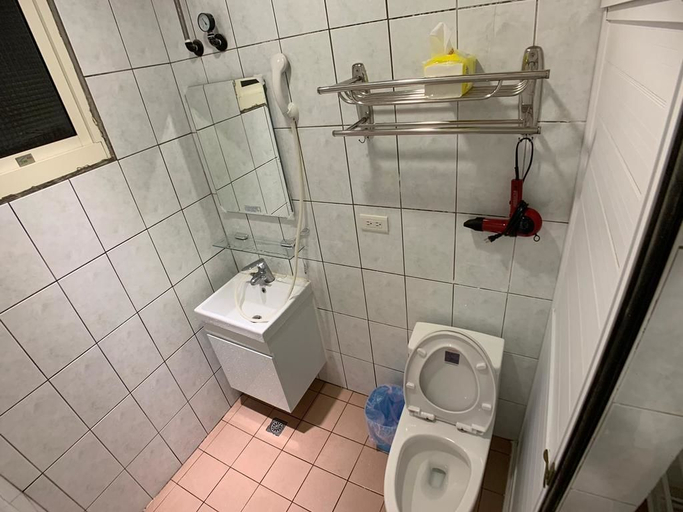 Bathroom 3, Chill Place, Hsinchu City