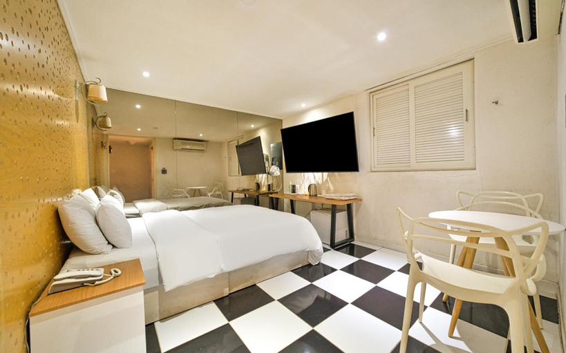 Bedroom 3, Sinchon Reem, Seodaemun