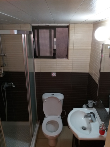 Bathroom 3, 777 Beach Guesthouse