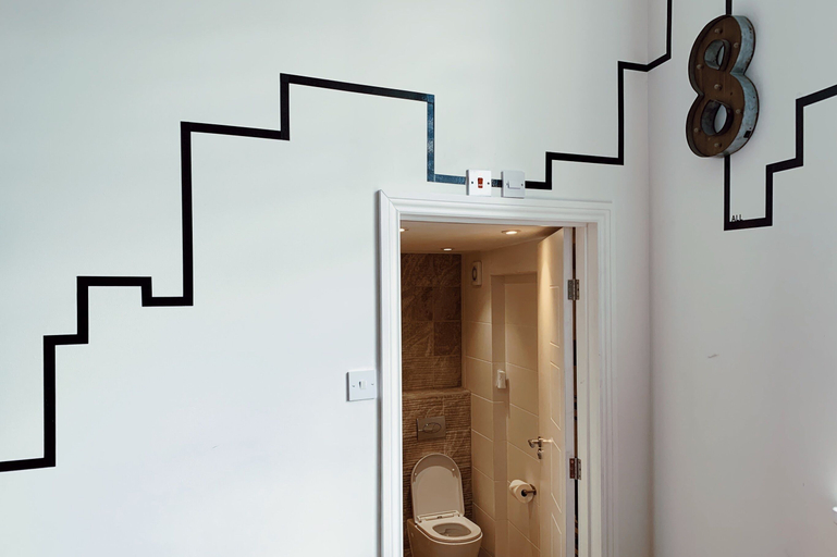 Bathroom 5, House of Theatres, London