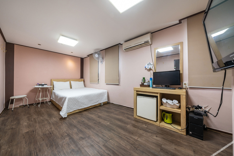 Bedroom 3, Seoul National University Chereville, Gwanak