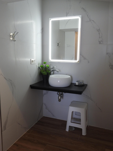 Others 5, Sandra Rooms, Alicante