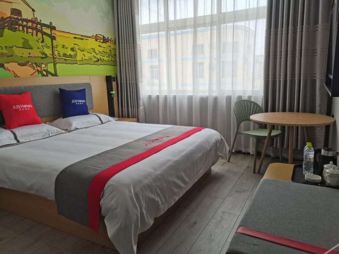高级大床房 4, Junyi Hotel(Chenghuang Temple Back Street Store), Heze