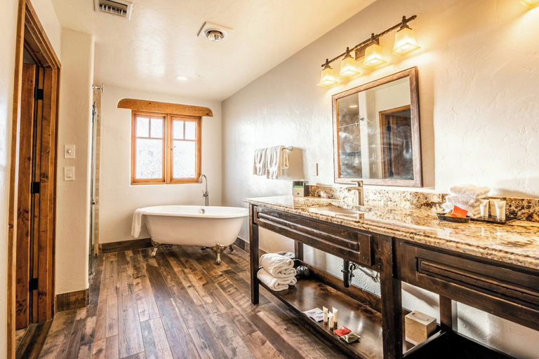 Bathroom 5, Tanque Verde Ranch, Pima