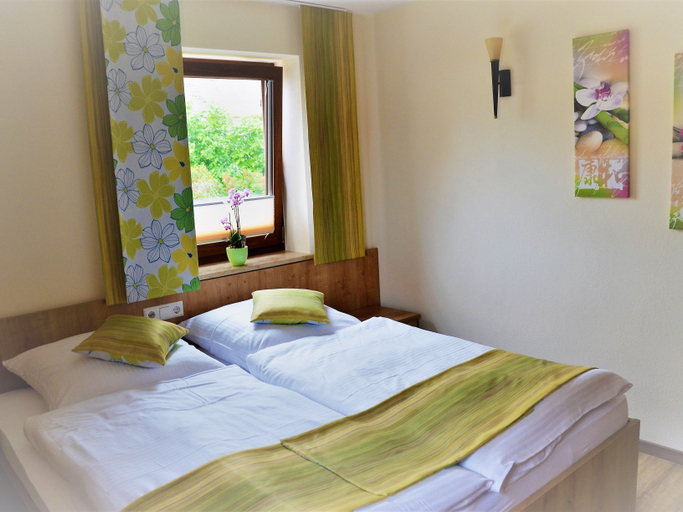 Bedroom 2, Landhotel Zum Adler, Dillingen an der Donau