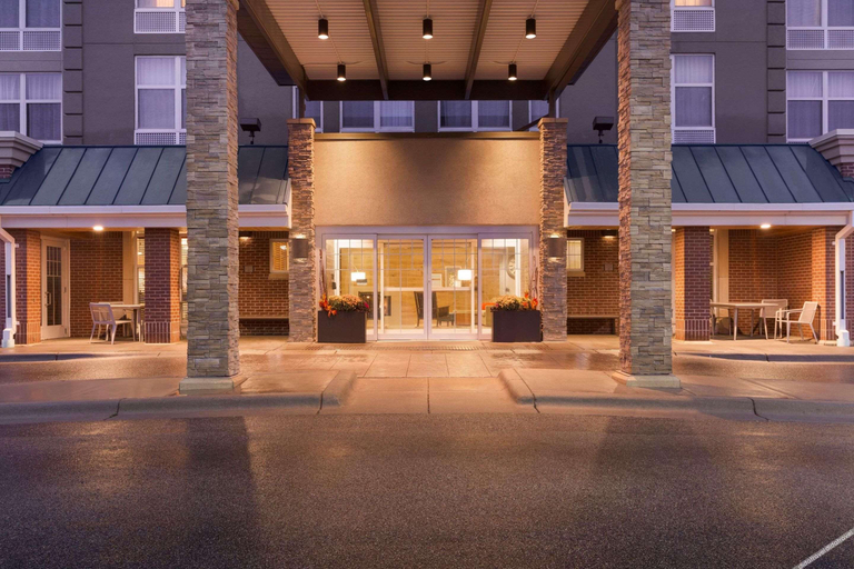 Exterior & Views