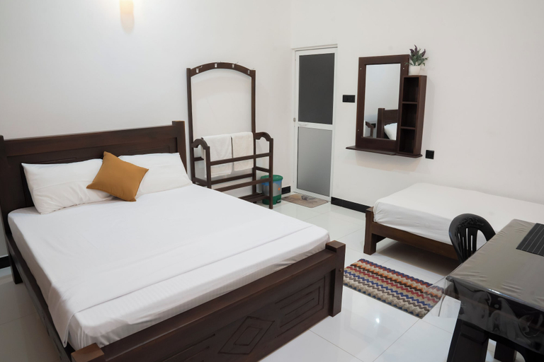 Bedroom 5, Ruhunu Holiday Inn, Katharagama