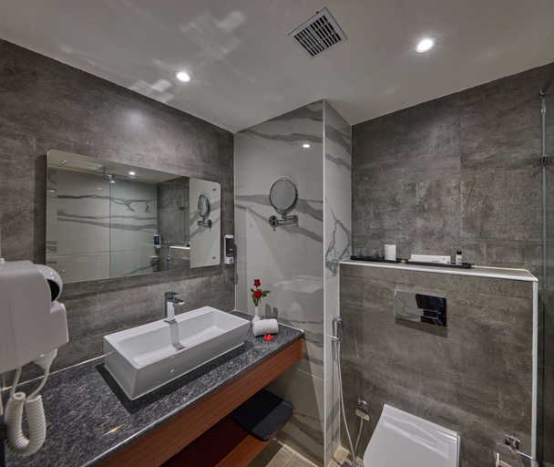 Bathroom 4, Golden Tulip Tirupati, Chittoor