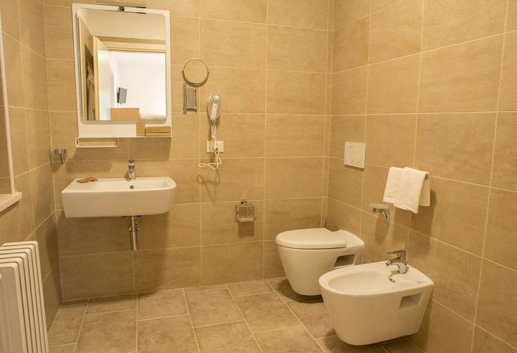 Bathroom 3, Il Moscardino Country Resort, Vibo Valentia
